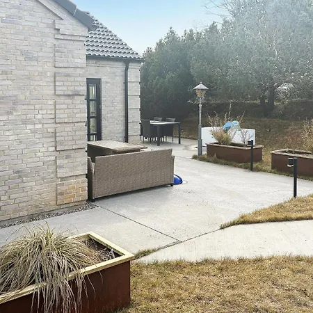 別荘 4 Bedroom Lovely In Malling