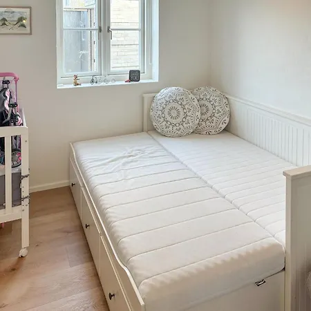 4 Bedroom Lovely In * Malling