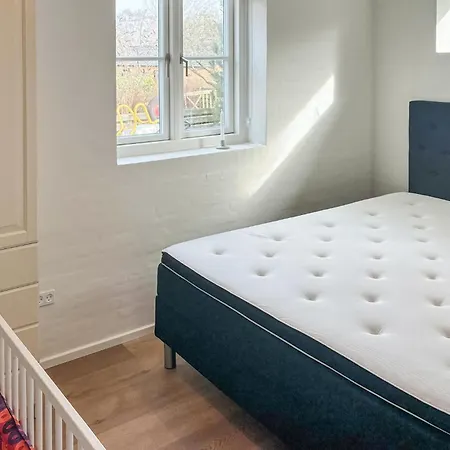 別荘 4 Bedroom Lovely In Malling